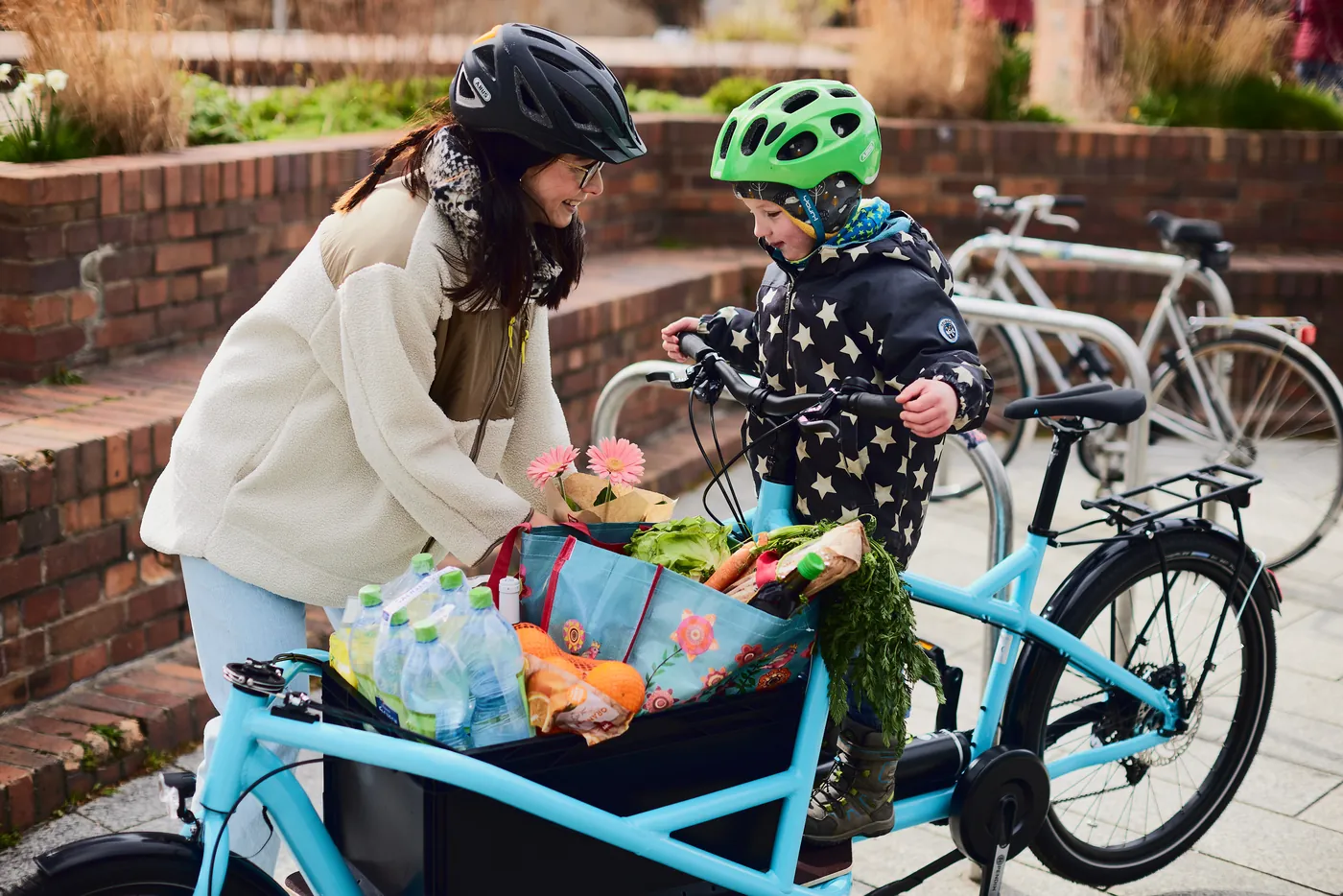 Velo Lab Lastenrad mit Zubehör und Einkäufen